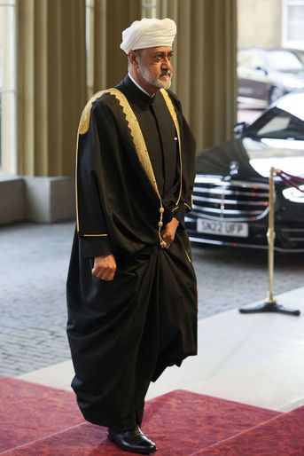 Le sultan d'Oman Haitham bin Tarik arrive à Buckingham.