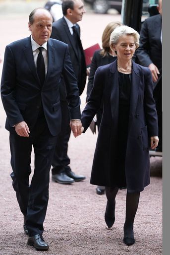 Ursula von der Leyen et son mari Heiko dimanche à Buckingham Palace.