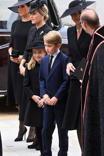 Charlotte et George aux funérailles de la reine Elizabeth II.