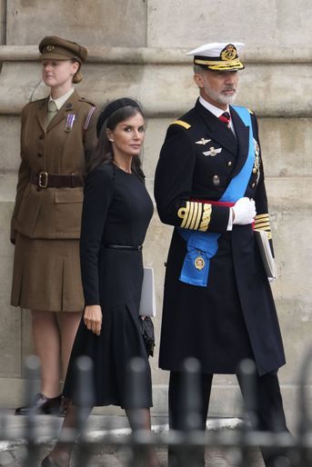 La reine Letizia et le roi Felipe VI d'Espagne aux abords de l'abbaye de Westminster, le 19 septembre 2022