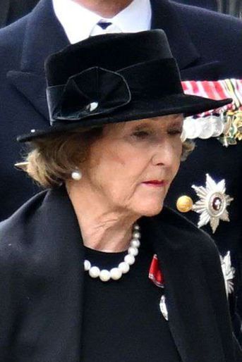 Le chapeau de la reine Sonja de Norvège aux funérailles de la reine Elizabeth II, à Londres le 19 septembre 2022