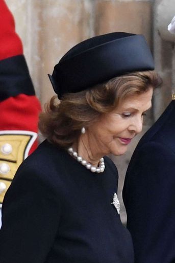 Le chapeau de la reine Silvia de Suède aux funérailles de la reine Elizabeth II, à Londres le 19 septembre 2022
