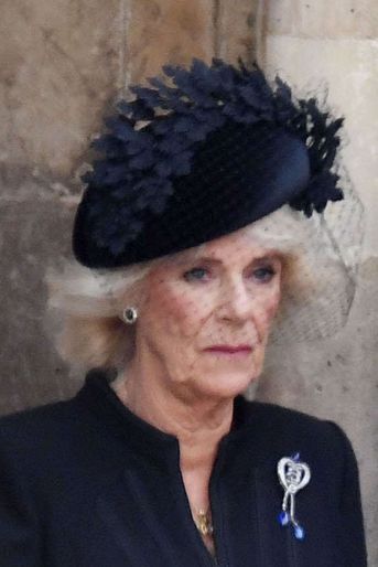 Le chapeau de la reine consort Camilla aux funérailles de sa belle-mère, la reine Elizabeth II, à Londres le 19 septembre 2022