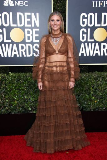 Aux Golden Globes, en 2020, Gwyneth Paltrow a joué le mélange des genres, bohème et chic, avec une robe en tulle transparente de la marque Fendi.<br />
