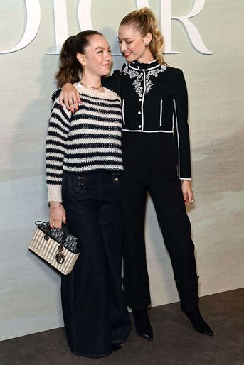 Alexandra de Hanovre et sa belle-soeur Beatrice Borromeo au défilé Dior printemps-été 2023 à Paris, le 27 septembre 2022.