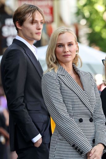 Diane Kruger et le fils de Norman Reedus, Mingus (22 ans) lors de l'inauguration de son étoile sur le Hollywood Walk of Fame, à Los Angeles, le 27 septembre 2022.