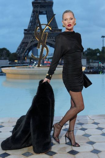 Kate Moss au défilé Saint Laurent printemps-été 2023 à Paris, le 27 septembre 2022.