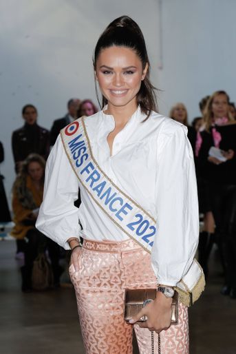 L'actuelle Miss France, Diane Leyre, au défilé Leonard Paris, lors de la Fashion Week de Paris, le 30 septembre 2022.