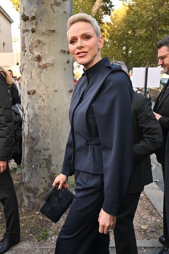 La princesse Charlène de Monaco au défilé Akris printemps-été 2023 à la Fashion Week de Paris, le 1er octobre 2022.