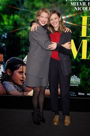 Léa Seydoux et la réalisatrice Mia Hansen-Løve à l'avant-première d'«Un beau matin», le 3 octobre 2022 à Paris.