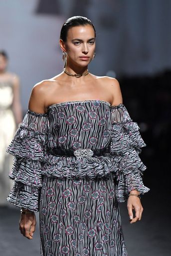Irina Shayk au défilé Chanel printemps-été 2023 à Paris, le 4 octobre 2022.