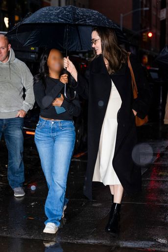 Angelina Jolie et sa fille Zahara en pleine session shopping à New York, le 4 octobre 2022.