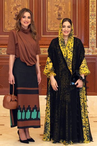 La reine Rania de Jordanie avec l'épouse du sultan d'Oman à Mascate, le 5 octobre 2022