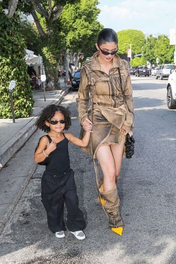 Kylie Jenner et sa fille aînée Stormi, le 6 octobre 2022 à Los Angeles.