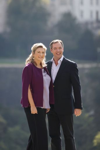 Le prince héritier Guillaume de Luxembourg et sa femme la princesse Stéphanie. Photo diffusée le 19 octobre 2022 pour leur 10e anniversaire de mariage