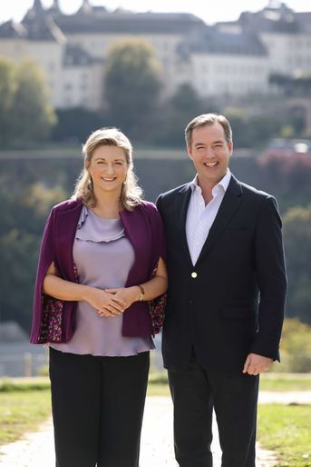 La princesse Stéphanie et le prince héritier Guillaume de Luxembourg. Photo diffusée le 19 octobre 2022 pour leur 10e anniversaire de mariage