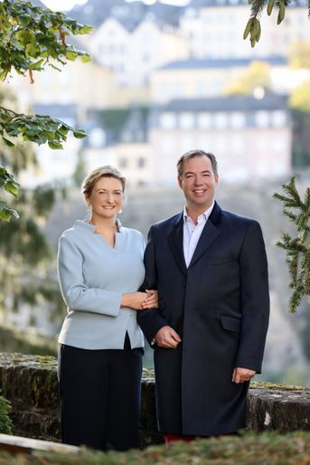 La grande-duchesse héritière Stéphanie et le grand-duc héritier Guillaume Luxembourg. Photo diffusée le 19 octobre 2022 pour leur 10e anniversaire de mariage