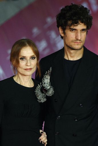 Isabelle Huppert et Louis Garrel sur le tapis rouge du Festival de Rome, le 18 octobre 2022.