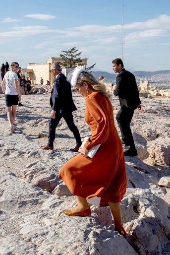 La reine Maxima et le roi Willem-Alexander des Pays-Bas a changé de chaussures pour sa visite à l'Acropole d'Athènes, le 31 octobre 2022