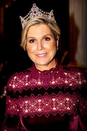 La reine Maxima des Pays-Bas coiffée de la tiare en diamants et rubis Mellerio de la famille royale néerlandaise, à Athènes le 31 octobre 2022