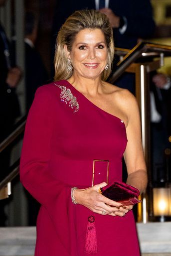 La reine Maxima des Pays-Bas a orné sa robe de l'aigrette en diamants de la reine Emma à Athènes, le 1er novembre 2022