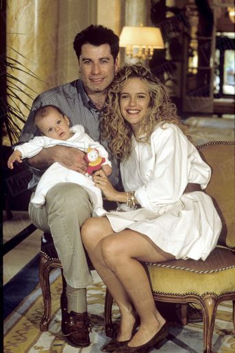 John Travolta et Kelly Preston avec leur fils Jett, à Paris en septembre 1992.<br />
