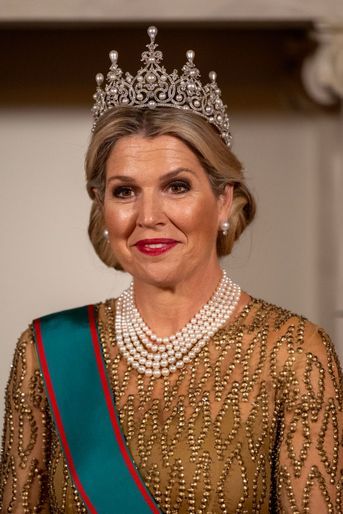 La reine Maxima des Pays-Bas couverte de perles au Palais royal à Amsterdam, le 9 novembre 2022