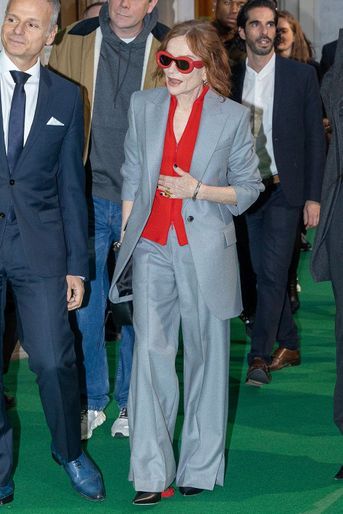 Isabelle Huppert lors de l'inauguration des vitrines de Noël du Grand Magasin Printemps à Paris, le 9 novembre 2022. 