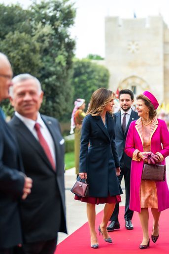 La reine Rania et le roi Abdallah II de Jordanie avec la reine Silvia et le roi Carl XVI Gustaf de Suède à Amman, le 15 novembre 2022