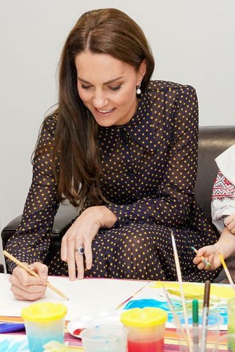 Kate Middleton rencontre des familles ukrainiennes réfugiées au Reading Ukrainian Community Centre, le 17 novembre 2022. 