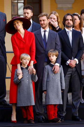 Pierre Casiraghi et son épouse Beatrice Borromeo, avec leurs fils Stefano et Francesco lors des célébrations de la Fête nationale monégasque, samedi 19 novembre 2022. 