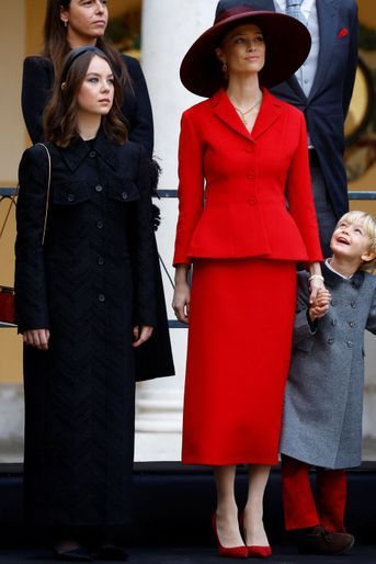 La princesse Alexandra de Hanovre en Khaite et Beatrice Borromeo-Casiraghi en Dior, à Monaco le 19 novembre 2022