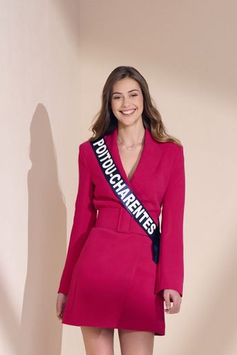 Miss Poitou-Charentes 2022, Marine Paulais, en lice pour le concours de Miss France 2023 qui se tiendra à Châteauroux, le 17 décembre 2022.