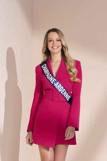 Miss Champagne-Ardenne 2022, Solène Scholer, en lice pour le concours de Miss France 2023 qui se tiendra à Châteauroux, le 17 décembre 2022.