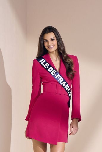 Miss Île-de-France 2022, Adèle Bonnamour, en lice pour le concours de Miss France 2023 qui se tiendra à Châteauroux, le 17 décembre 2022.