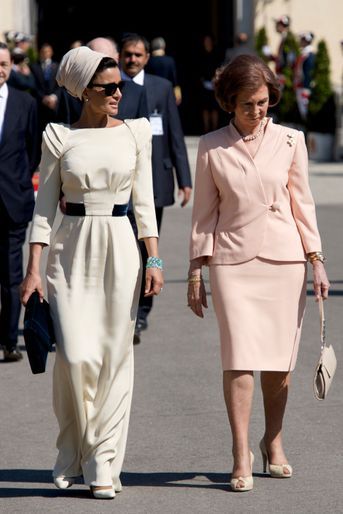 La sheika Mozah du Qatar avec la reine Sofia d'Espagne à Madrid, le 27 octobre 2011