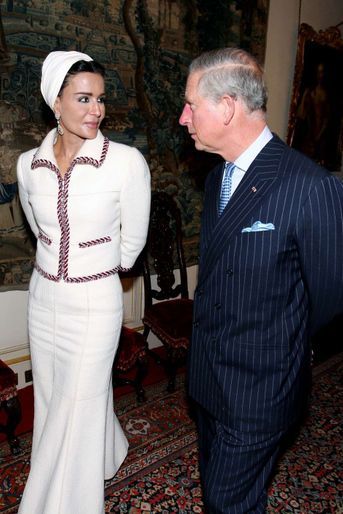 La sheika Mozah du Qatar avec le prince Charles, le 27 octobre 2010