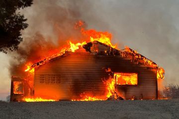 En images dans l enfer du Fairview Fire en Californie