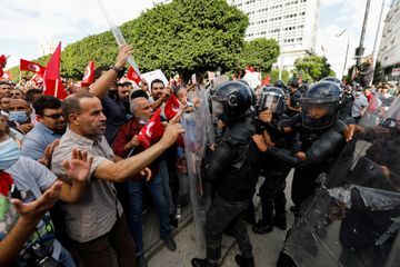 Au moins 6.000 manifestants a Tunis contre le coup d Etat du president Saied