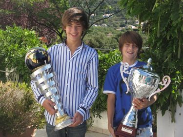 En 2009, Pierre, 13 ans, arrivé troisième à la Coupe du monde de kart. À dr., Charles Leclerc, (12 ans), champion de France, cadet et vainqueur de la Bridgestone Cup.