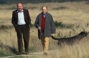 1994. En vacances à Belle-Île avec le président Mitterrand, dont il a été trois fois ministre.