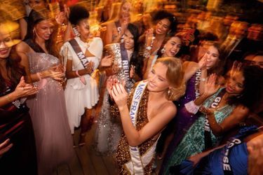 Dans les salons de l’hôtel Ness by D-Ocean, soirée dansante en présence d’Amandine Petit, Miss France 2021, venue encourager la couvée 2022.