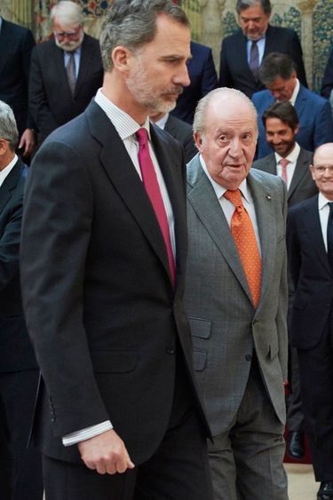 Le roi Felipe VI et son père, cinq ans après son abdication. Le 14 mai 2019, à Madrid.