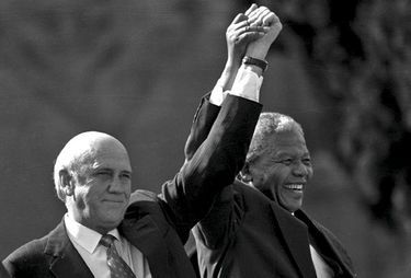 Le 10 mai 1994 à Pretoria, lors du discours d'investiture de Nelson Mandela: "Le moment est venu de réduire les abîmes qui nous séparent."