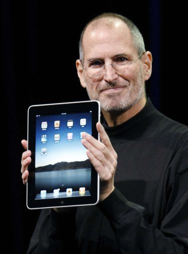 En 2010, Steve Jobs présente l’iPad, un objet dont personne n’avait besoin, mais que tout le monde s’arrache.