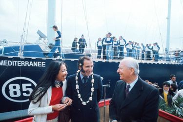 Le quatre-mâts a été baptisé le 24 avril 1976 en présence de son concepteur, Alain Colas, de sa compagne Teura, et de Gaston Deferre, maire de Marseille.