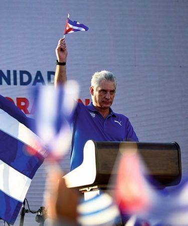 Le président Miguel Diaz-Canel, à qui Raul Castro a cédé les pleins pouvoirs en avril, pendant le meeting de « réaffirmation révolutionnaire », le 17 juillet.