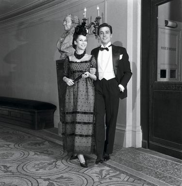 Avec Alain Delon pour la première de la Callas à l'Opéra de Paris, le 19 décembre 1958.