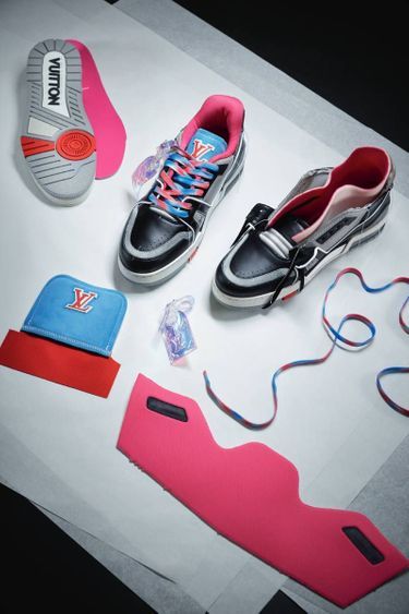 Les baskets LV Trainer Upcycling imaginées par Virgil Abloh pour Louis Vuitton à partir d’anciennes sneakers de la griffe.