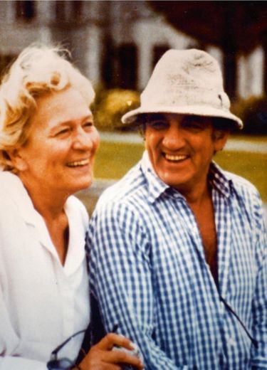 Avec Odette, qu’il appelait affectueusement «Mouke » ou «ma grosse boule », en Irlande en 1985, deux ans avant la mort de Lino.